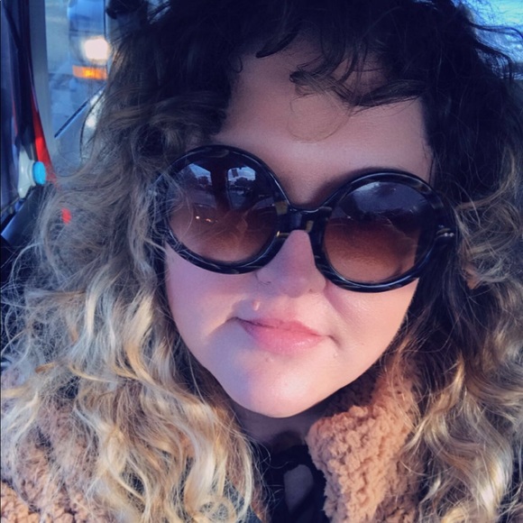 Meet your Posher, Alexis - Picture 8 of 8